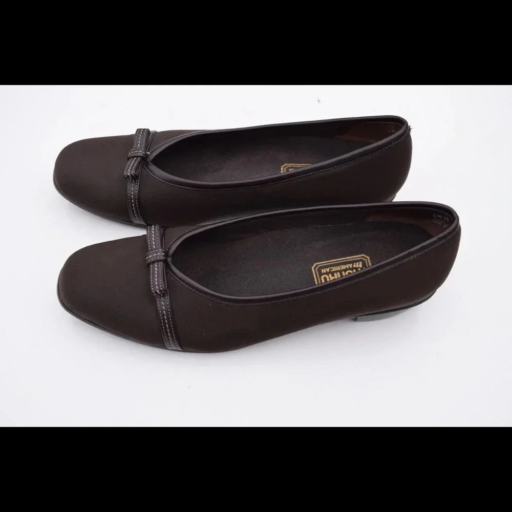 Munro American comb last low heels
